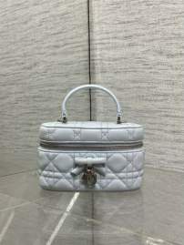 Picture of Dior Handbags _SKUfw241226158fw